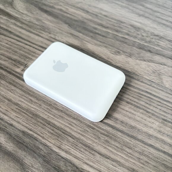 Apple MagSafe Battery Pack for iPhone 12/12 mini/12 Pro/12 Pro Max - Pre Owned - Picture 3 of 4